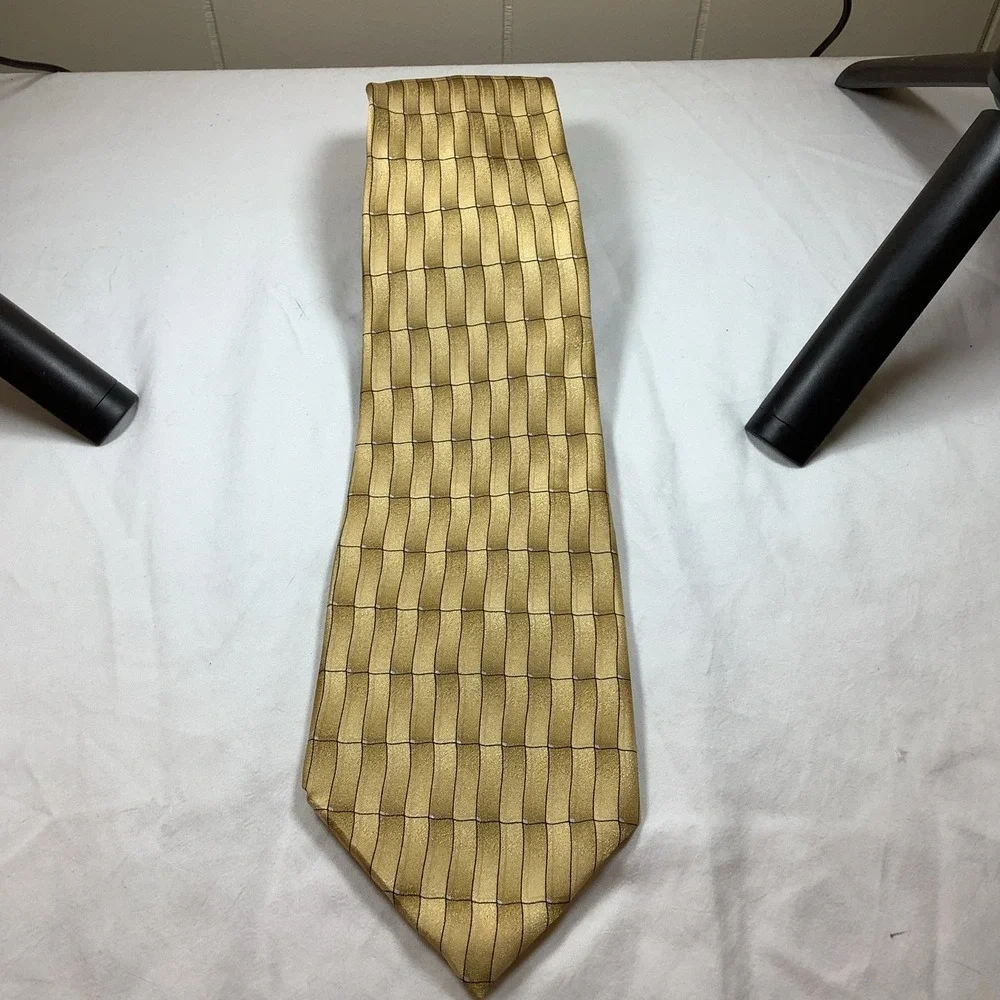 Claiborne Mens Necktie Gold Silk Geometric Square Pattern Tie‎